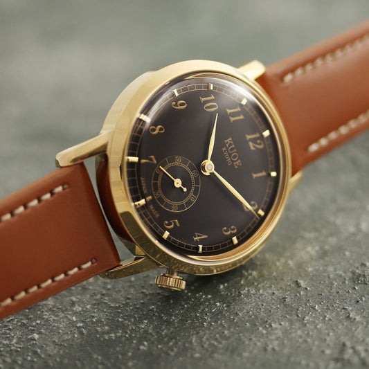 The Old Smith 90-007: Timeless dance of seconds, echoes of elegance - Perennis