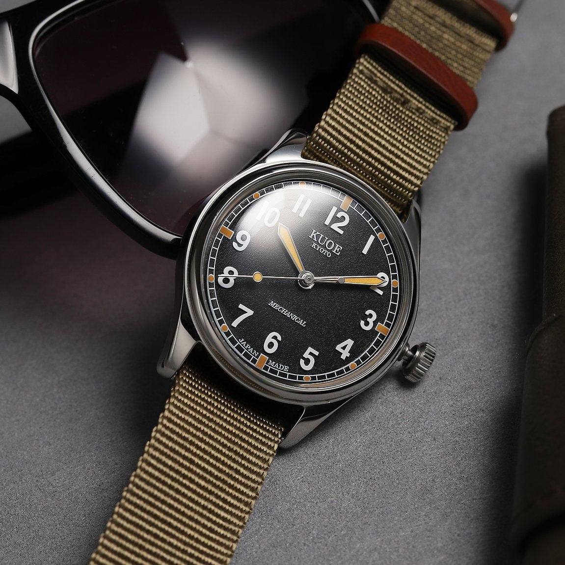 Old Smith 90-002 | Black | Sapphire | Super-LumiNova - Perennis