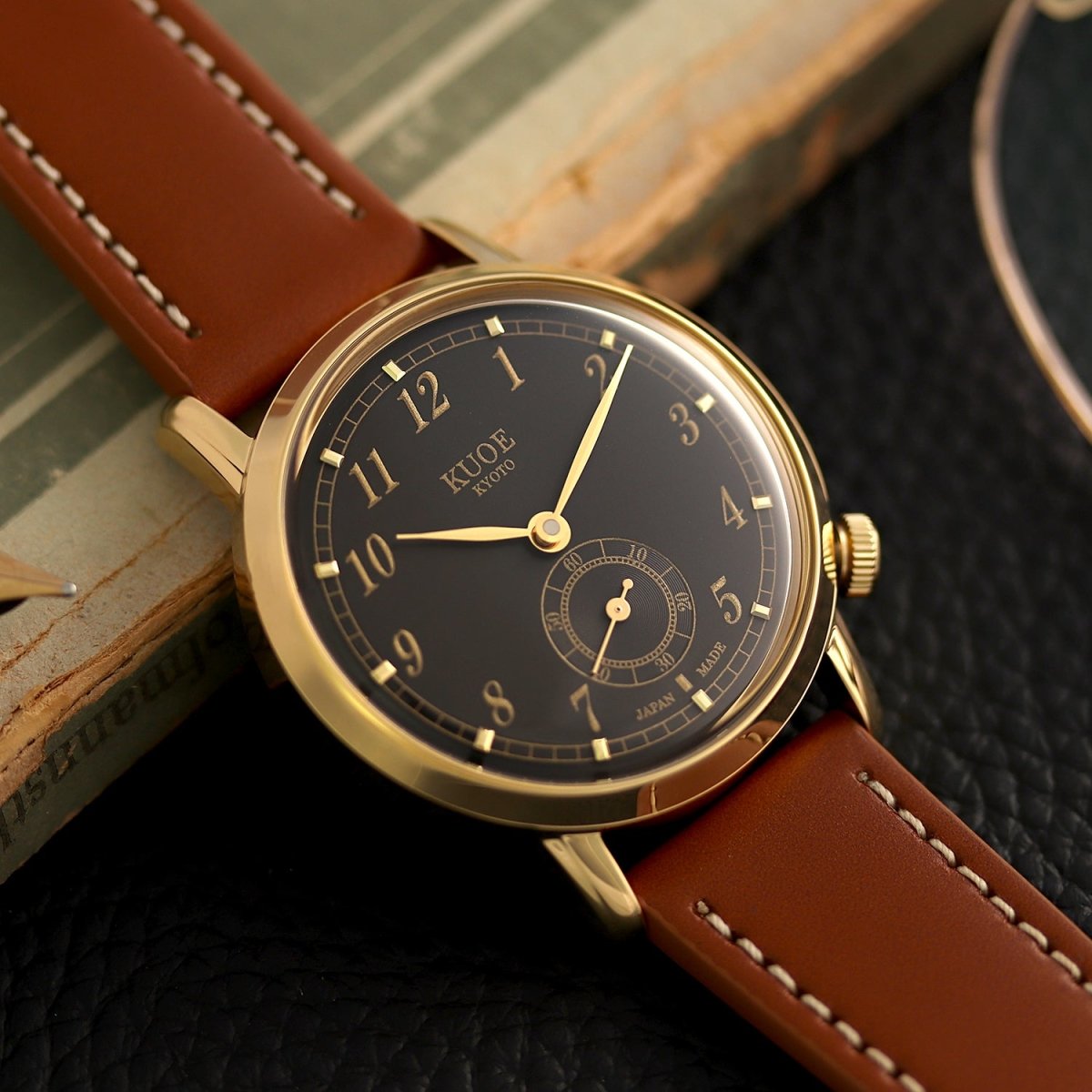Old Smith 90-007 | Gold with Black Dial - Perennis