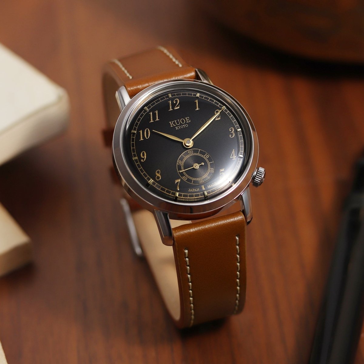 Old Smith 90-007 | Silver with Black Dial - Perennis